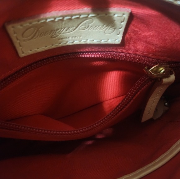 Dooney & Bourke Patent Leather Crossbody Bag EUC - Picture 7 of 16